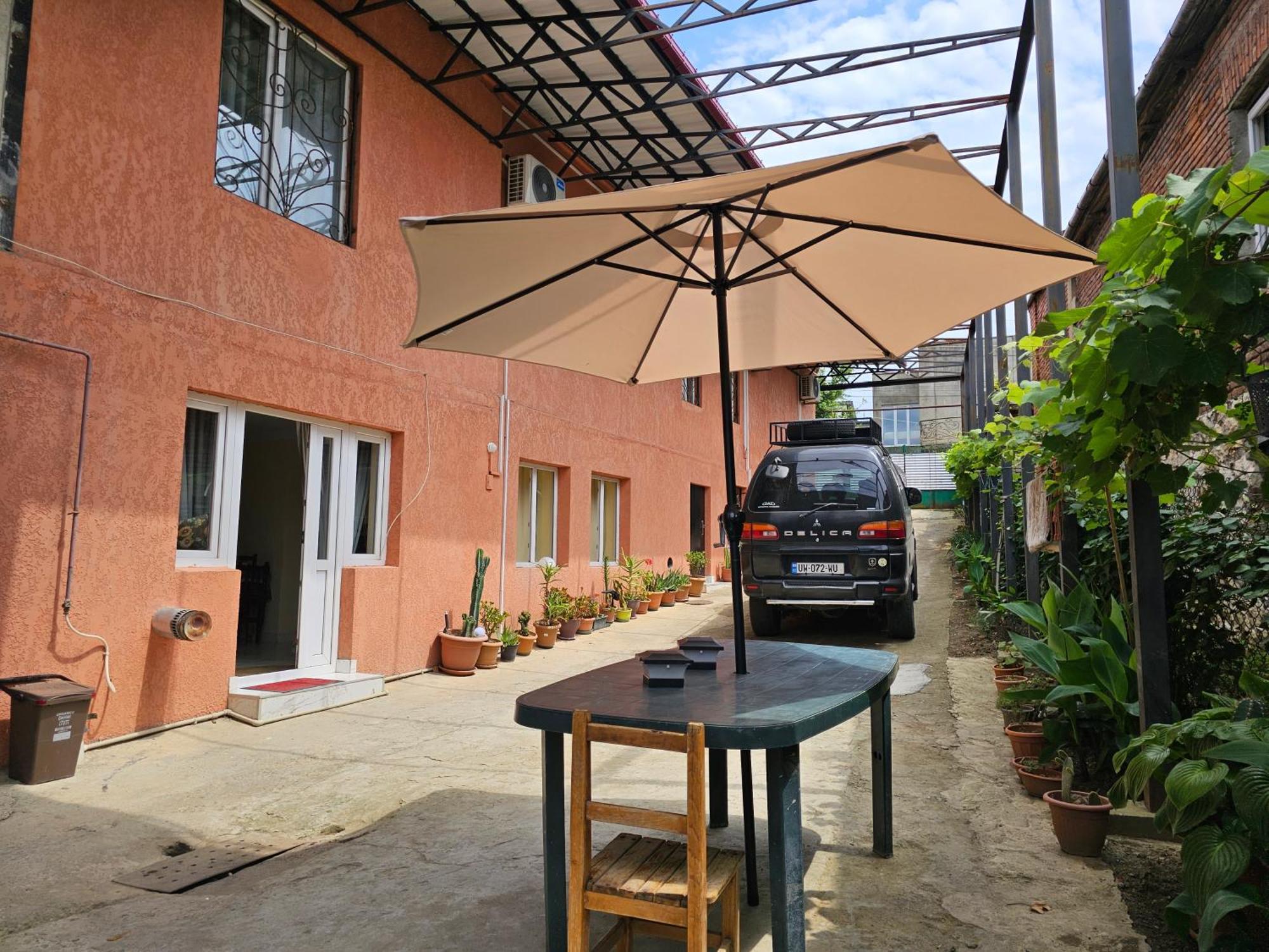 Guest House Amo Kutaissi Exterior foto